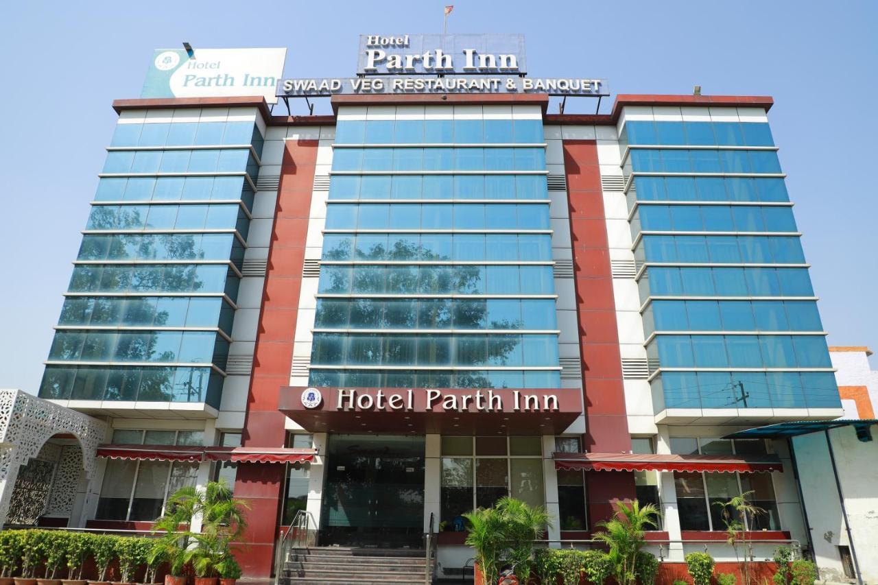 Hotel Parth Inn Ghaziabad Bagian luar foto