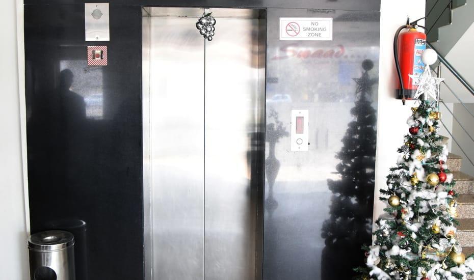 Hotel Parth Inn Ghaziabad Bagian luar foto
