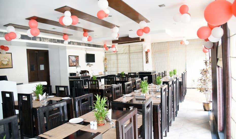 Hotel Parth Inn Ghaziabad Bagian luar foto