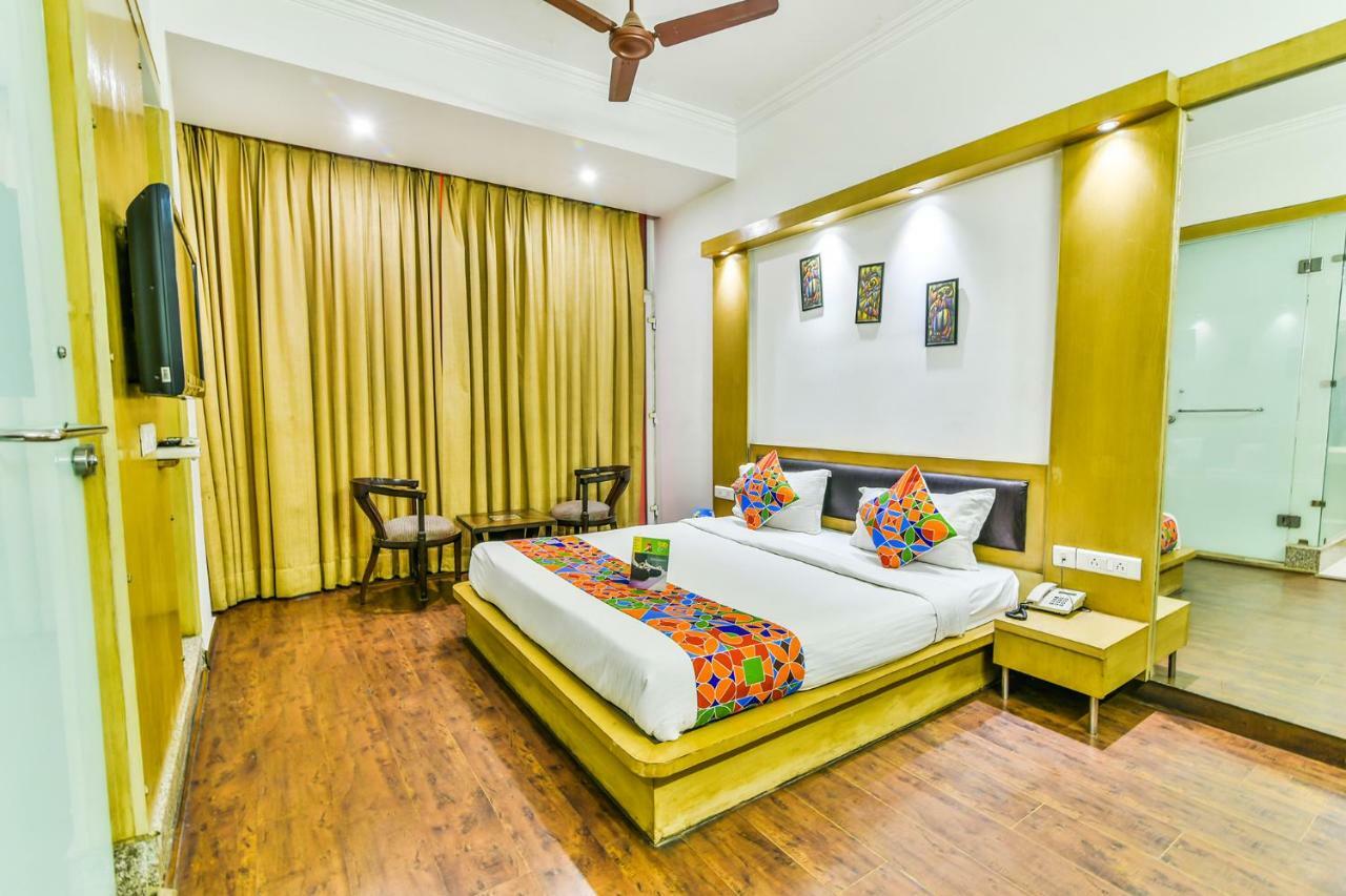 Hotel Parth Inn Ghaziabad Bagian luar foto