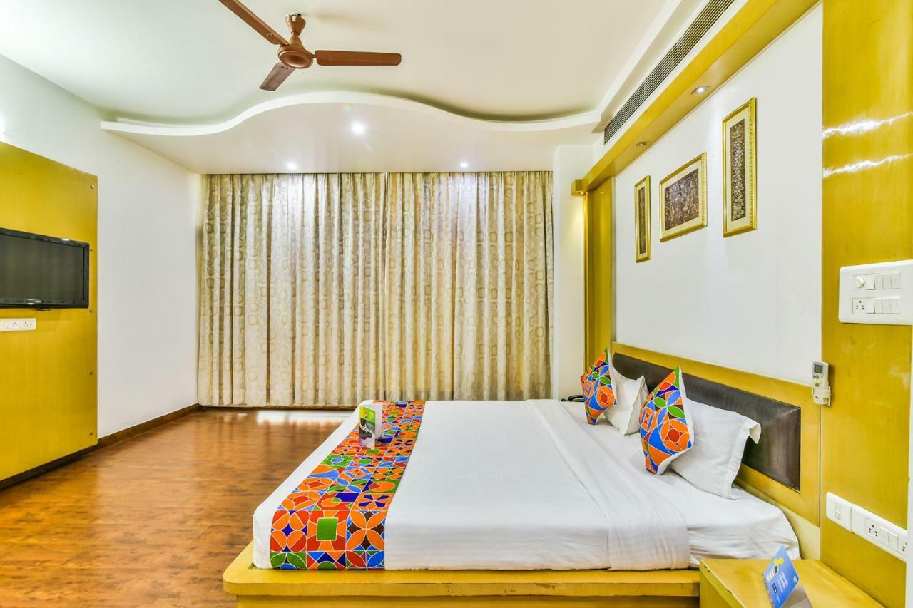 Hotel Parth Inn Ghaziabad Bagian luar foto