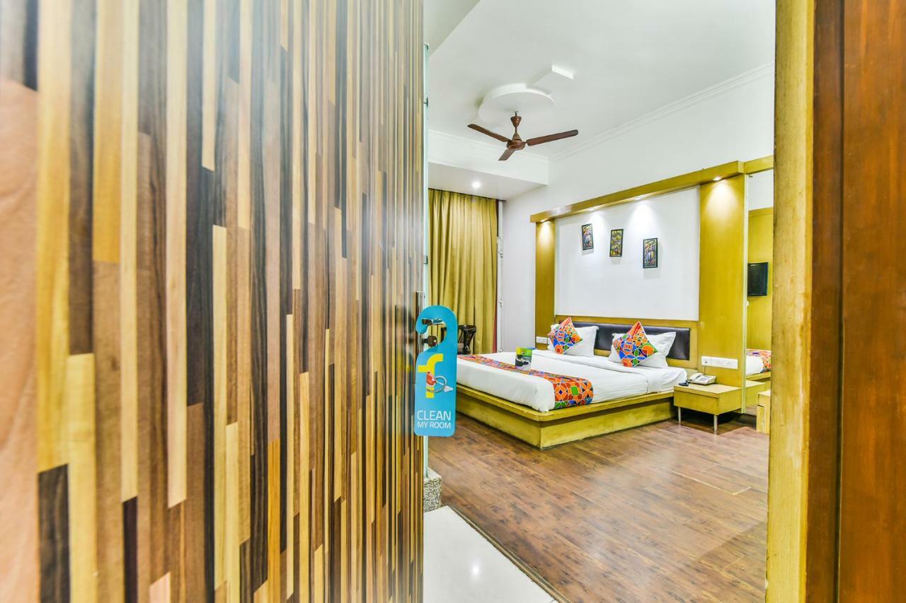Hotel Parth Inn Ghaziabad Bagian luar foto