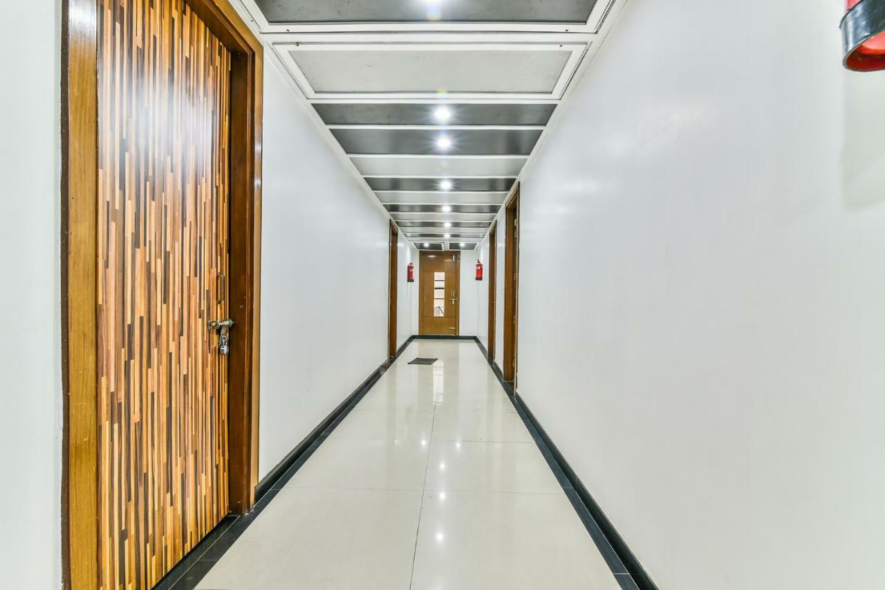 Hotel Parth Inn Ghaziabad Bagian luar foto