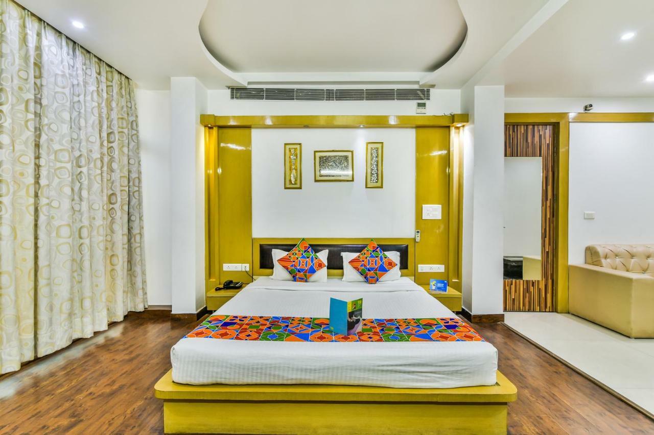 Hotel Parth Inn Ghaziabad Bagian luar foto