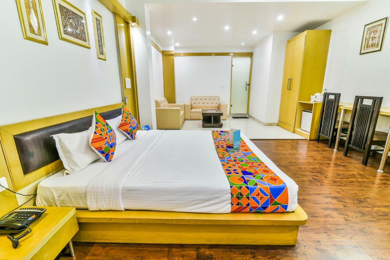 Hotel Parth Inn Ghaziabad Bagian luar foto