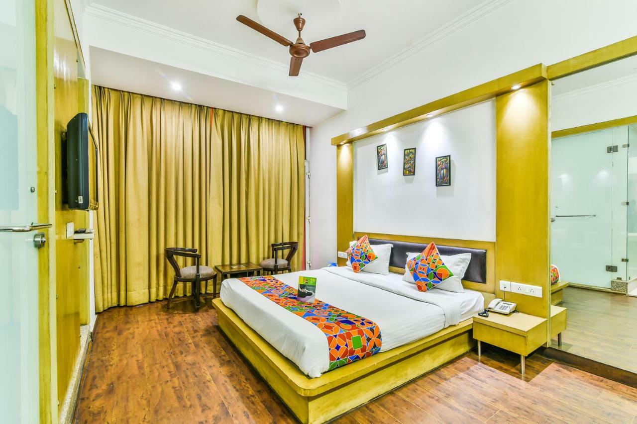 Hotel Parth Inn Ghaziabad Bagian luar foto