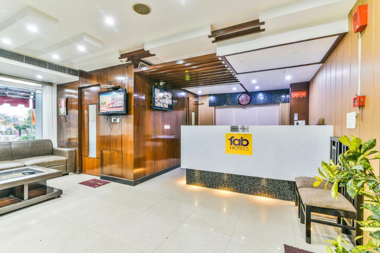Hotel Parth Inn Ghaziabad Bagian luar foto