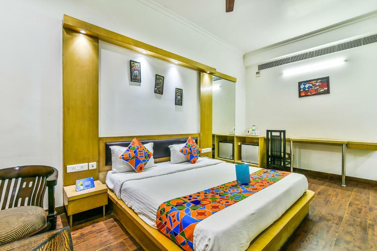 Hotel Parth Inn Ghaziabad Bagian luar foto