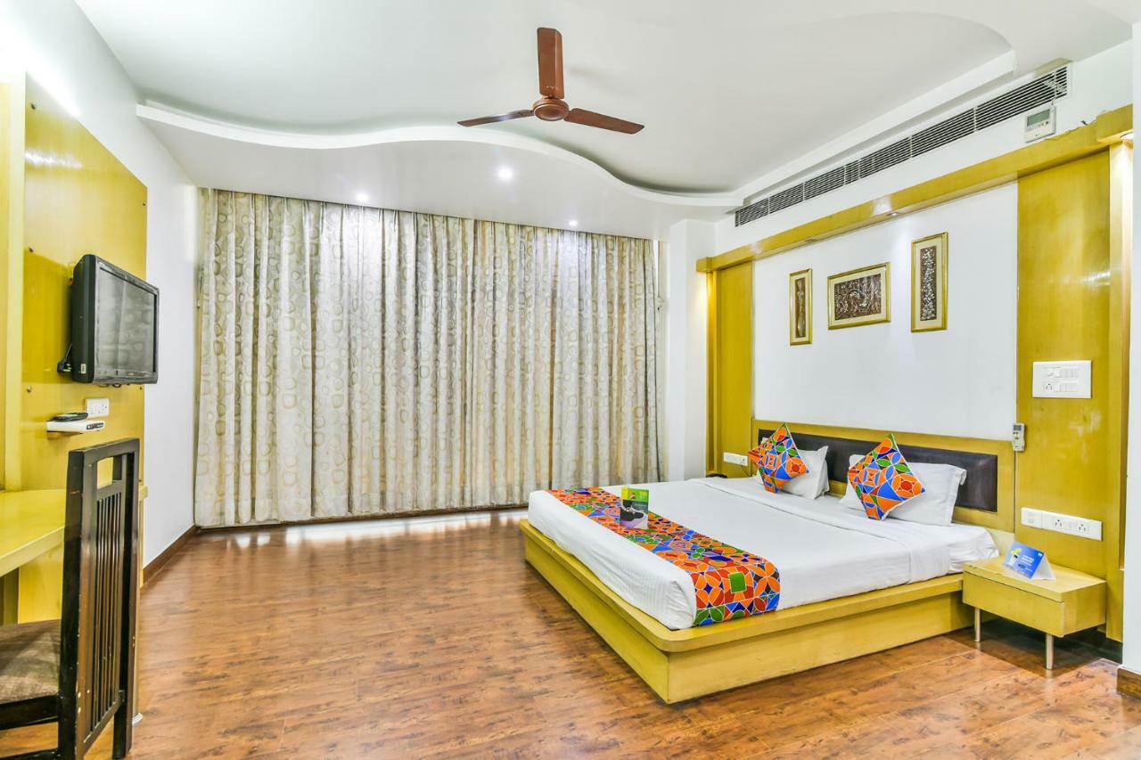 Hotel Parth Inn Ghaziabad Bagian luar foto