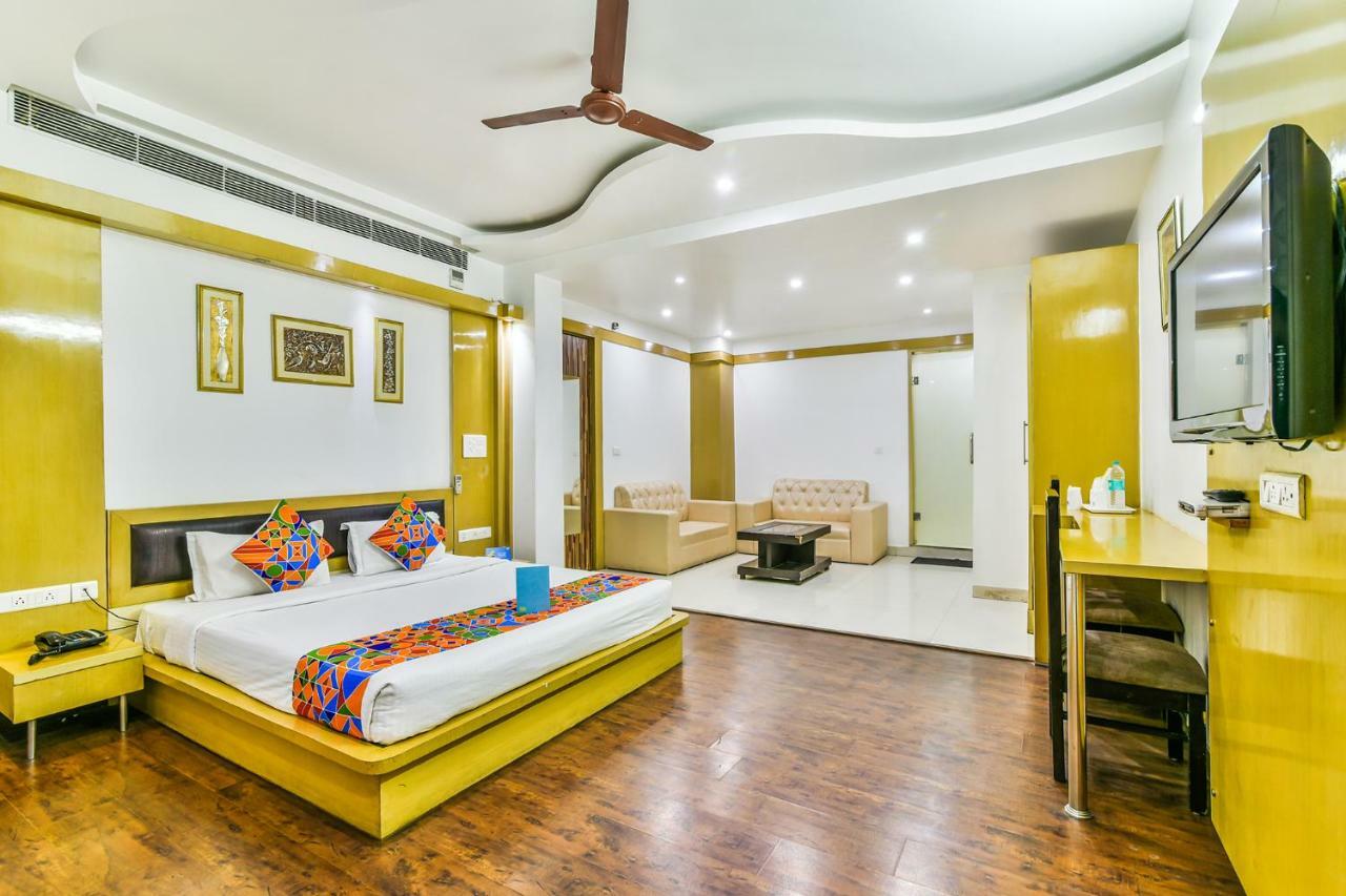 Hotel Parth Inn Ghaziabad Bagian luar foto